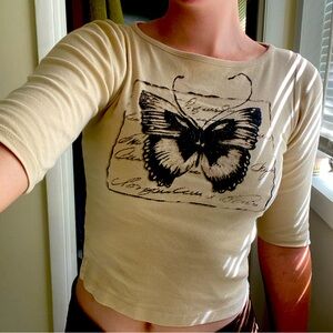 Super cute and comfy y2k crop top! Medium-Large in size, lightly used